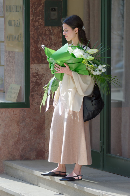 Girl with a bouquet of flowers